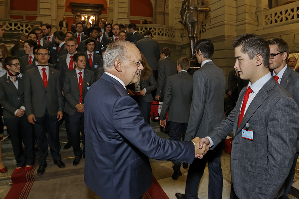 Il consigliere federale rende onore al team WorldSkills